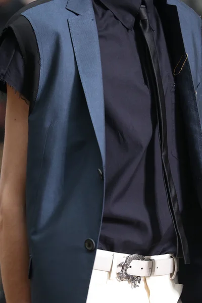 Look 28